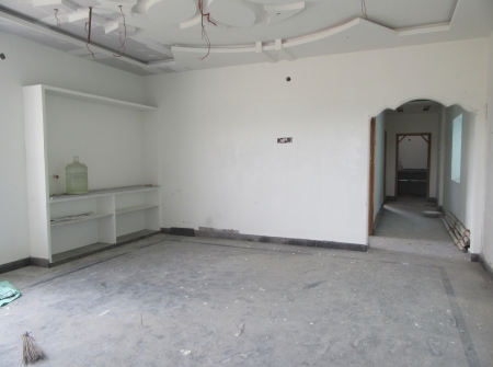 2) Li Id : 142 - Hall.JPG